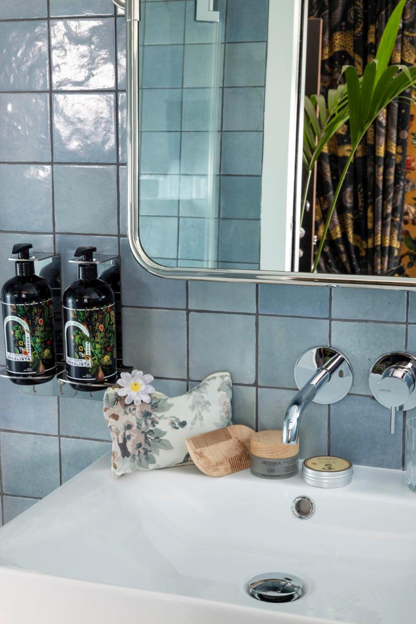 Hotel Ginette A La Folie & Spa Paris Ngoại thất bức ảnh