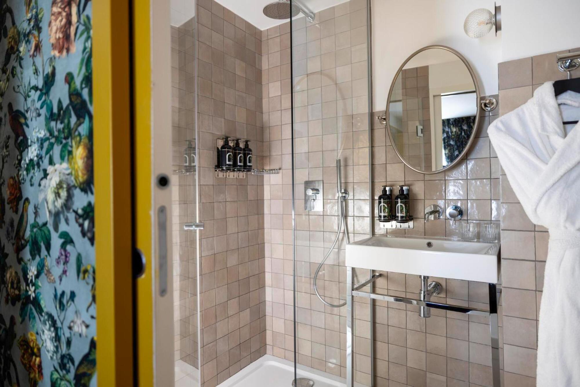 Hotel Ginette A La Folie & Spa Paris Ngoại thất bức ảnh