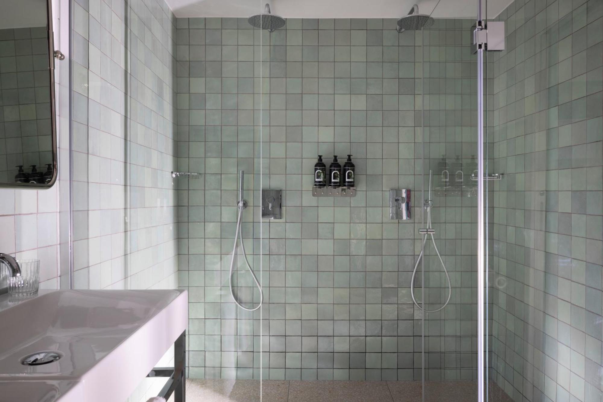 Hotel Ginette A La Folie & Spa Paris Ngoại thất bức ảnh